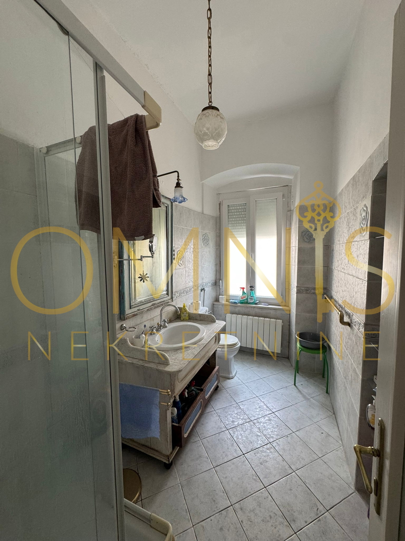 RIJEKA, CENTRO – Ampio appartamento signorile di 156 m² con fascino storico