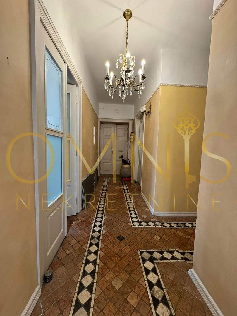 RIJEKA, CENTRO – Ampio appartamento signorile di 156 m² con fascino storico