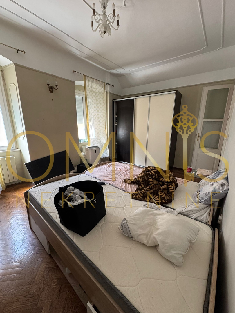 RIJEKA, CENTRO – Ampio appartamento signorile di 156 m² con fascino storico