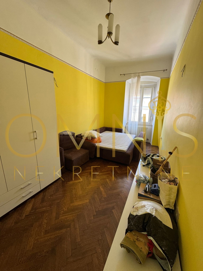 RIJEKA, CENTRO – Ampio appartamento signorile di 156 m² con fascino storico