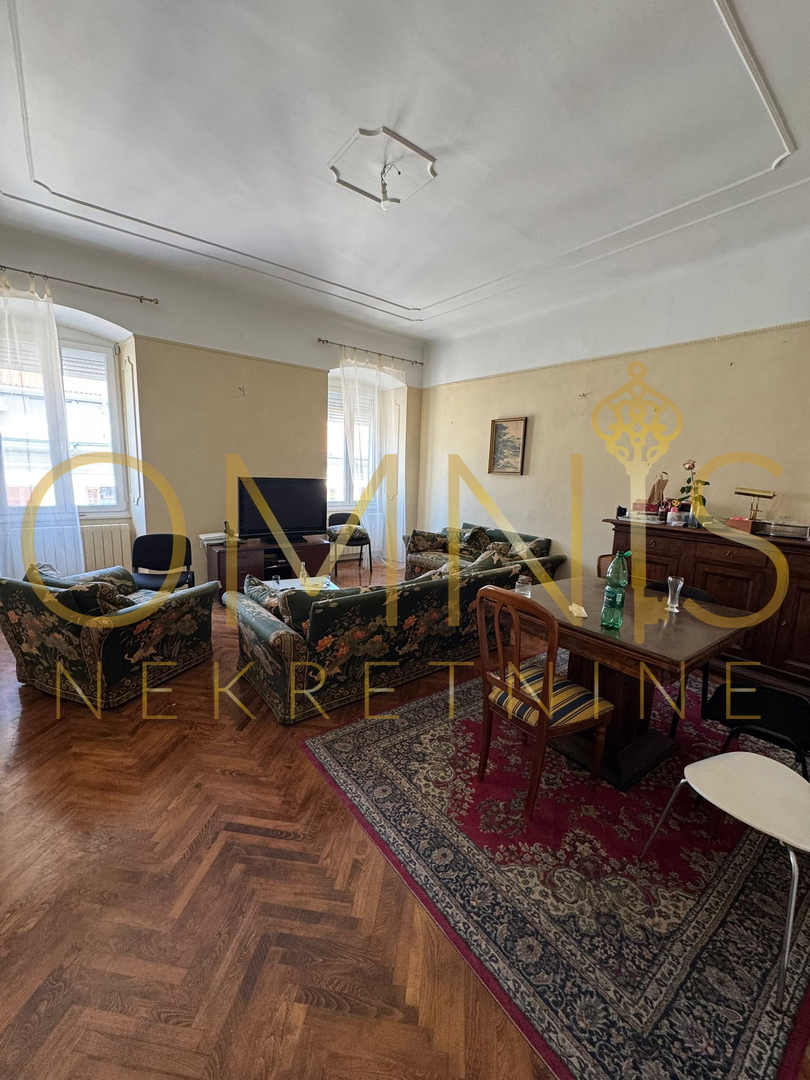 RIJEKA, CENTRO – Ampio appartamento signorile di 156 m² con fascino storico