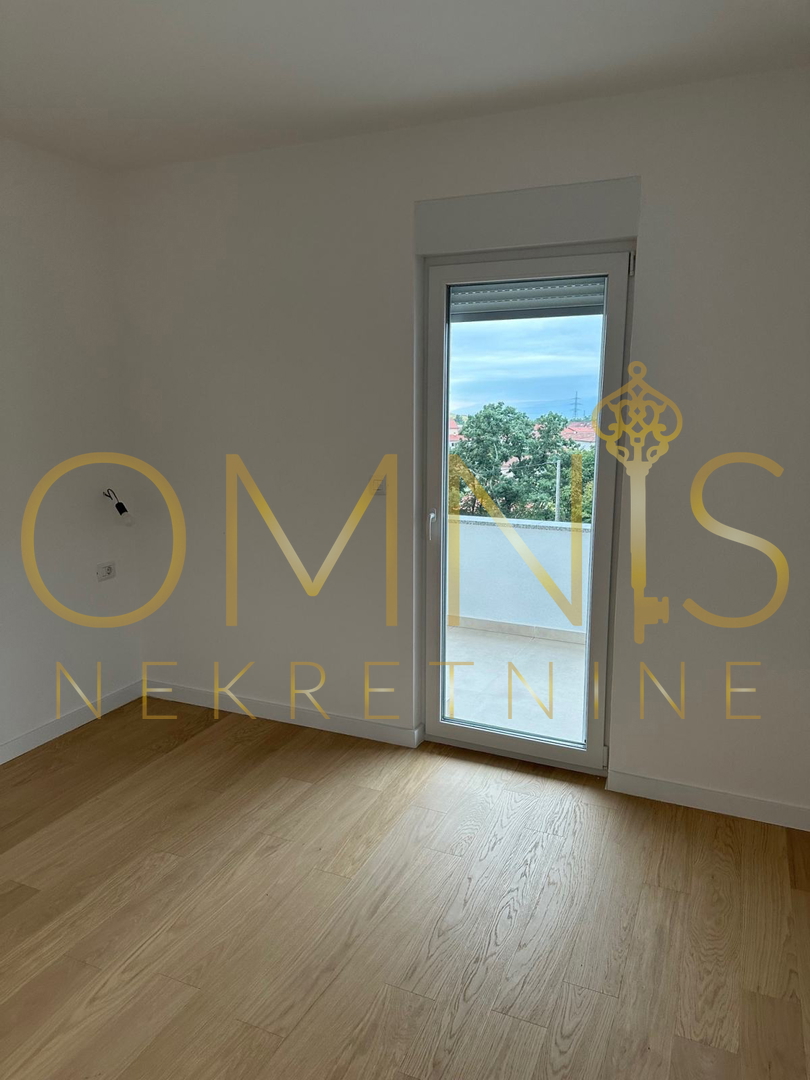 VIŠKOVO – NUOVA COSTRUZIONE, APPARTAMENTO 3 CAMERE + SOGGIORNO CON BALCONE E 3 POSTI AUTO!