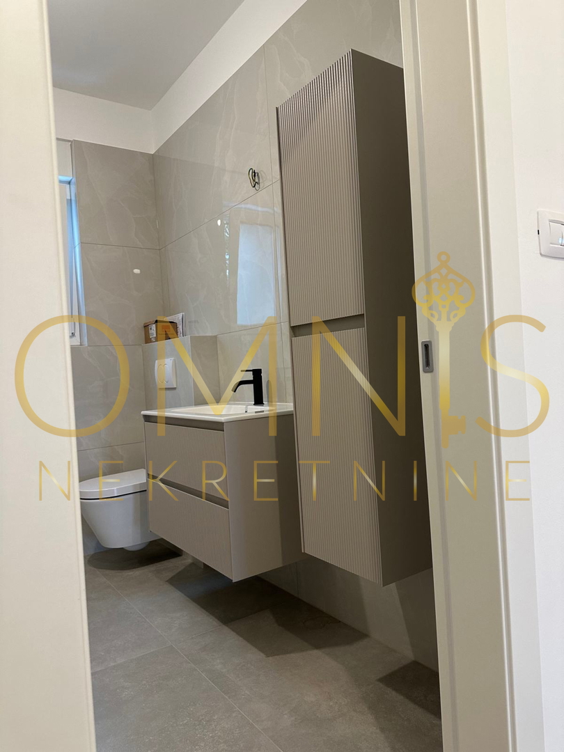 VIŠKOVO – NUOVA COSTRUZIONE, APPARTAMENTO 3 CAMERE + SOGGIORNO CON BALCONE E 3 POSTI AUTO!