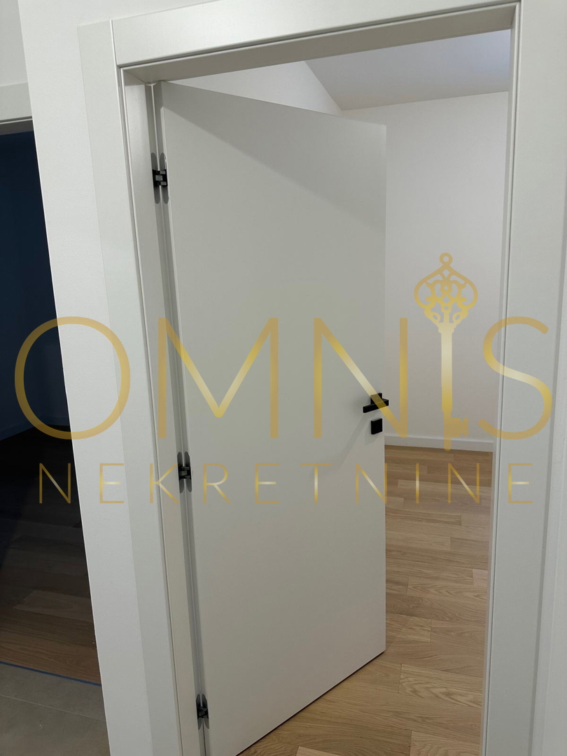 VIŠKOVO – NUOVA COSTRUZIONE, APPARTAMENTO 3 CAMERE + SOGGIORNO CON BALCONE E 3 POSTI AUTO!