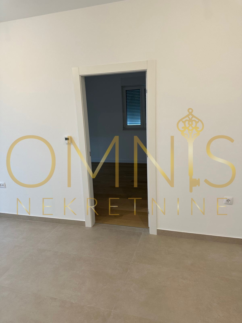 VIŠKOVO – NUOVA COSTRUZIONE, APPARTAMENTO 3 CAMERE + SOGGIORNO CON BALCONE E 3 POSTI AUTO!