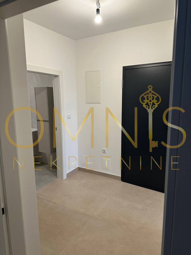 VIŠKOVO – NUOVA COSTRUZIONE, APPARTAMENTO 3 CAMERE + SOGGIORNO CON BALCONE E 3 POSTI AUTO!