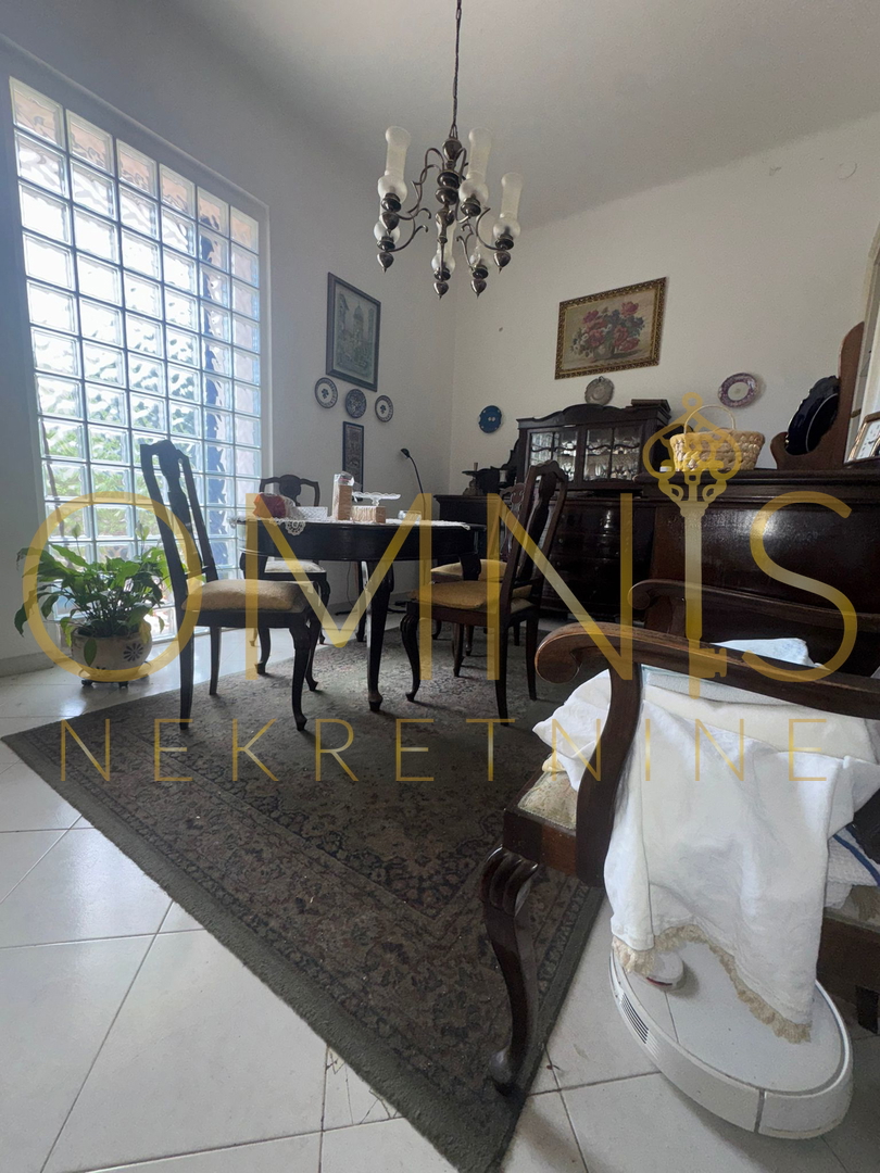 Appartamento trilocale a Belvedere, 90 m² – piano terra alto con balcone