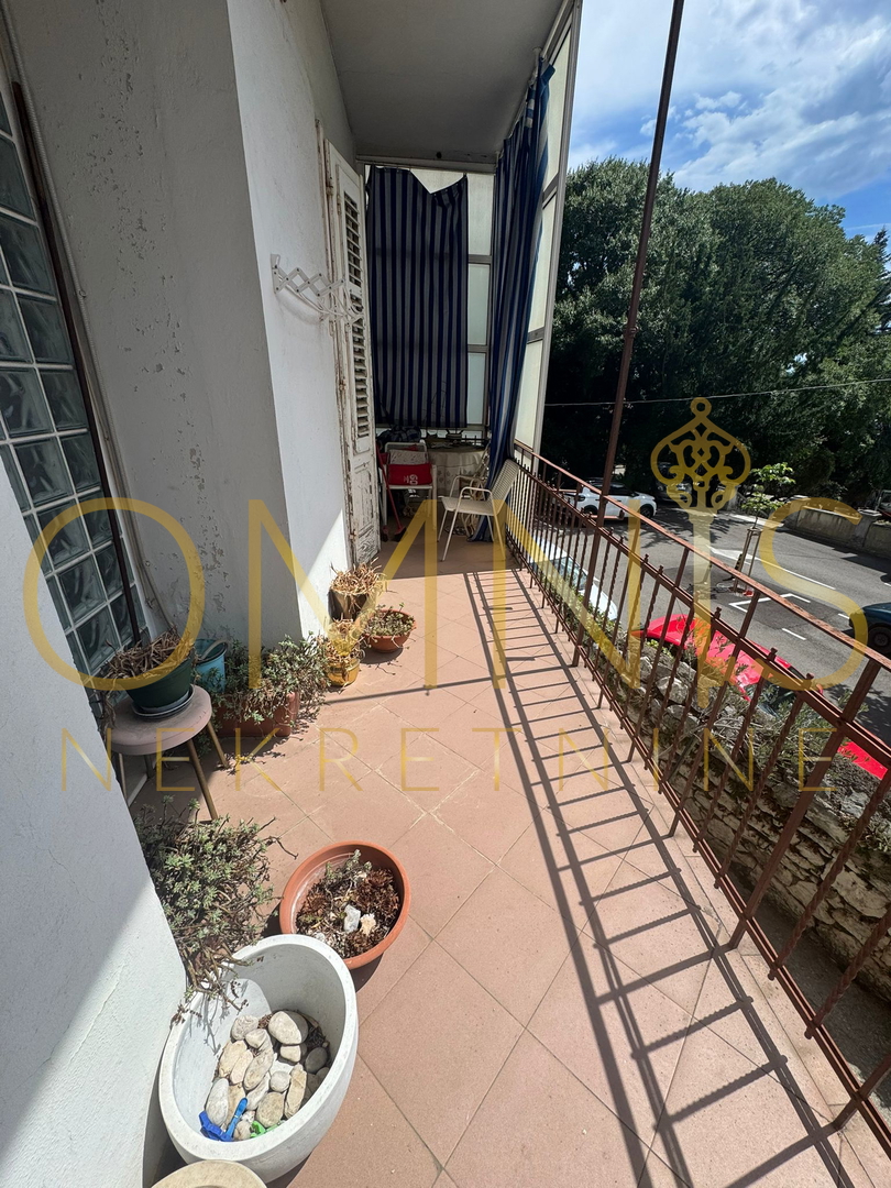 Appartamento trilocale a Belvedere, 90 m² – piano terra alto con balcone