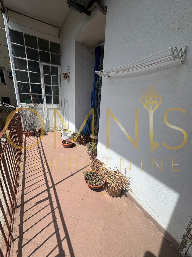 Appartamento trilocale a Belvedere, 90 m² – piano terra alto con balcone