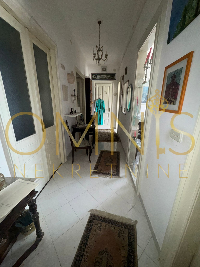 Appartamento trilocale a Belvedere, 90 m² – piano terra alto con balcone