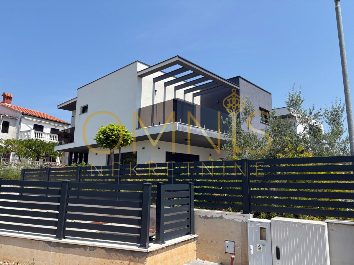 ISOLA DI KRK, CITTÀ DI KRK (dintorni) – Villa moderna di lusso con piscina e vista mare