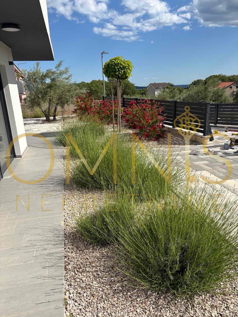 ISOLA DI KRK, CITTÀ DI KRK (dintorni) – Villa moderna di lusso con piscina e vista mare