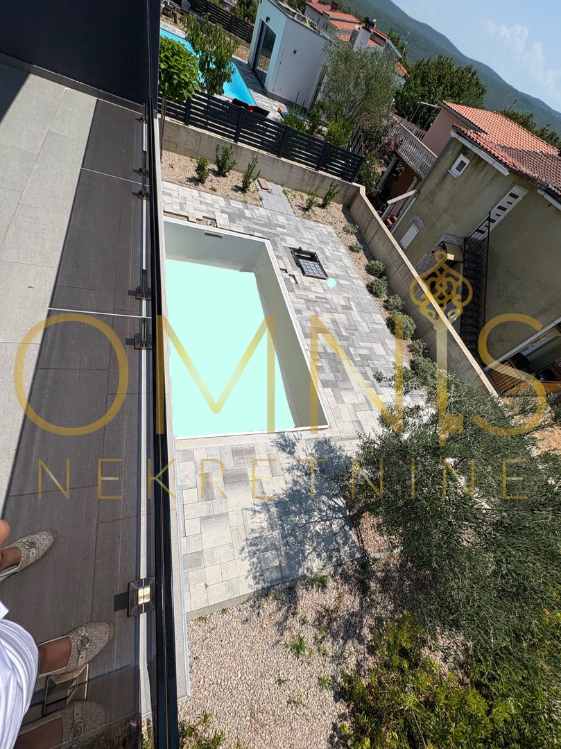 ISOLA DI KRK, CITTÀ DI KRK (dintorni) – Villa moderna di lusso con piscina e vista mare