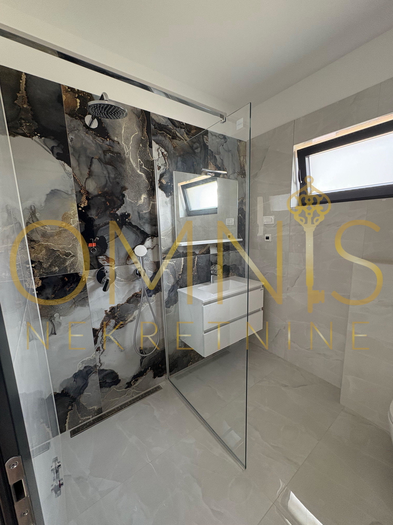 ISOLA DI KRK, CITTÀ DI KRK (dintorni) – Villa moderna di lusso con piscina e vista mare