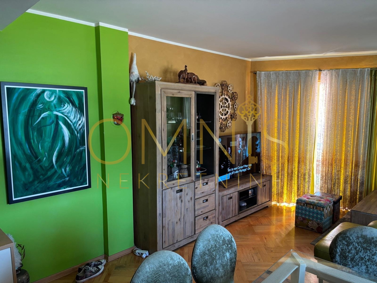 RIJEKA – SRDOČI, appartamento su due piani di 86 m² con balcone e posto auto