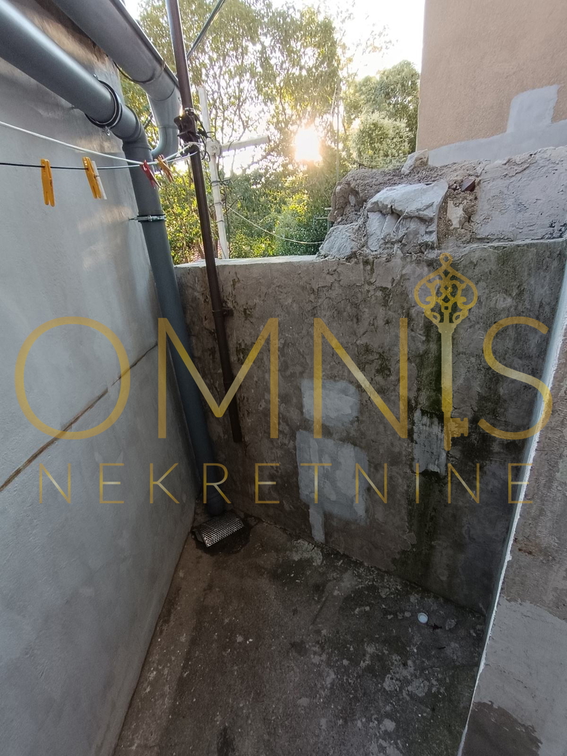 RIJEKA – POTOK, locale residenziale/commerciale 30 m²