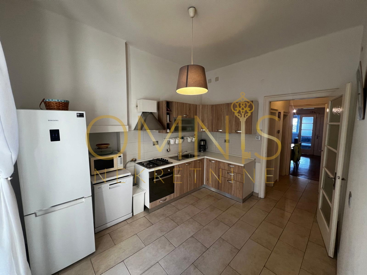 Rijeka, Sušak, appartamento trilocale con soggiorno in affitto