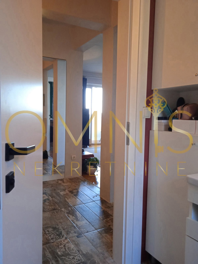 OPATIJA – Appartamento con due camere da letto, soggiorno, vista mare, balcone e posto auto