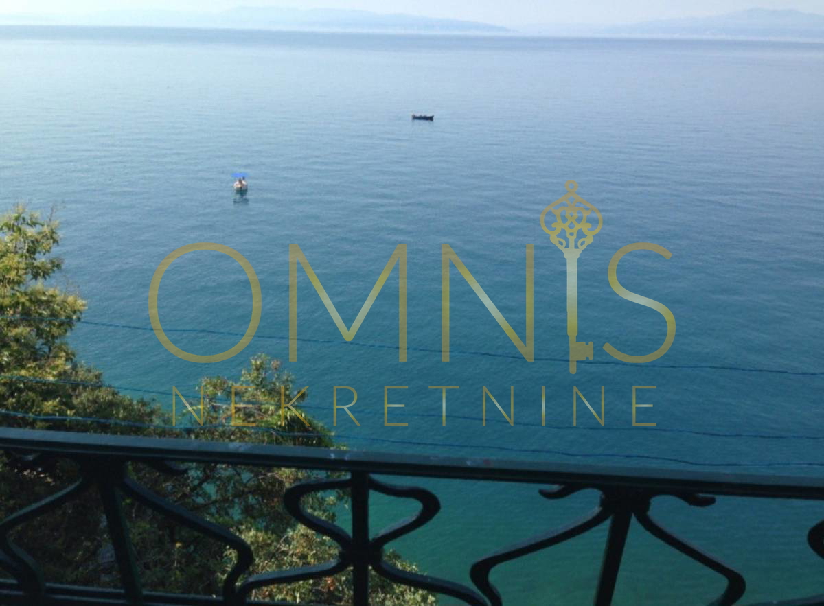 In vendita appartamento trilocale fronte mare – Fiume, 110 m²