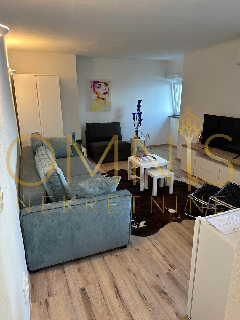 In vendita appartamento trilocale fronte mare – Fiume, 110 m²