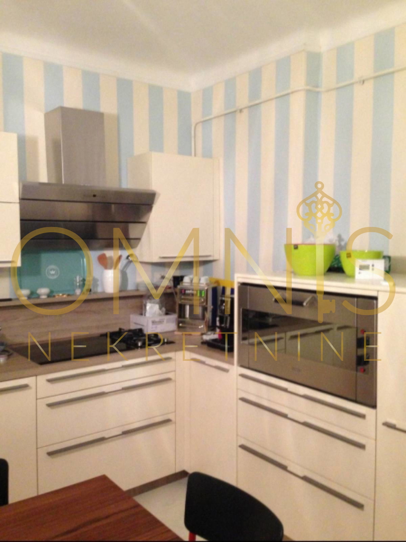 In vendita appartamento trilocale fronte mare – Fiume, 110 m²