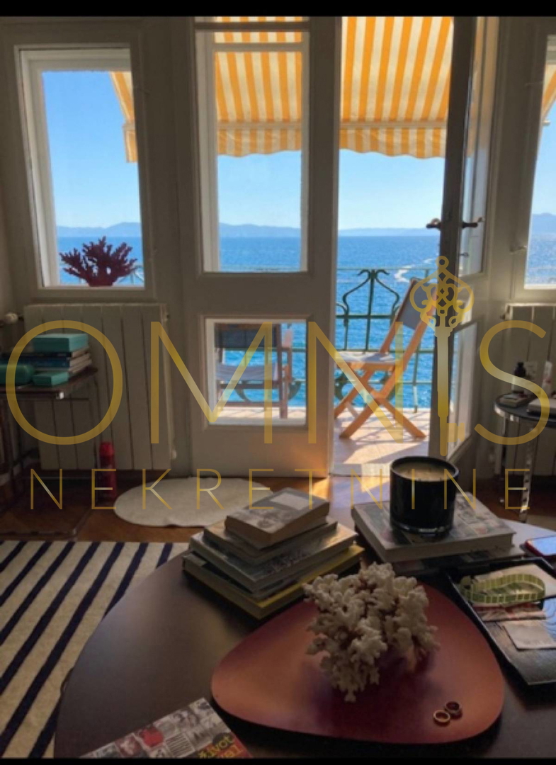 In vendita appartamento trilocale fronte mare – Fiume, 110 m²