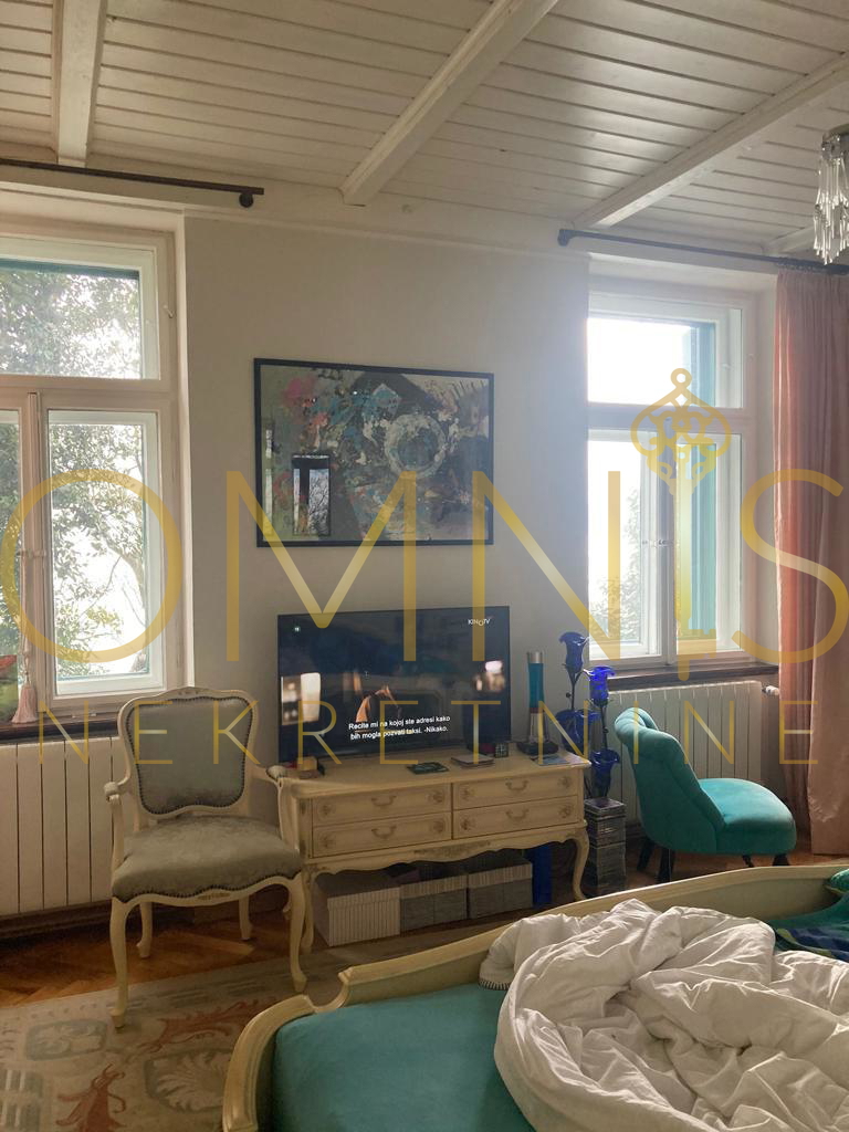 In vendita appartamento trilocale fronte mare – Fiume, 110 m²