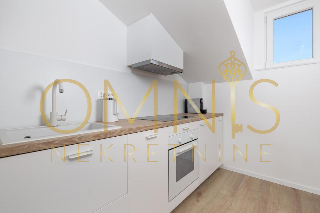 Opatija, centro, 3 camere + soggiorno, 85 m2, in vendita!