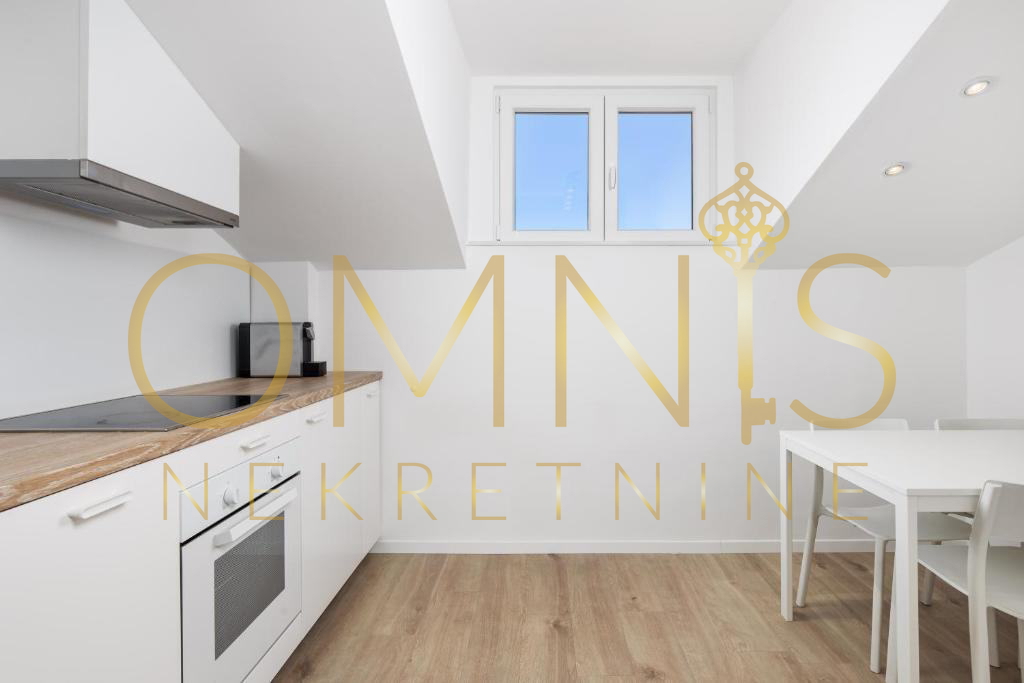 Opatija, centro, 3 camere + soggiorno, 85 m2, in vendita!