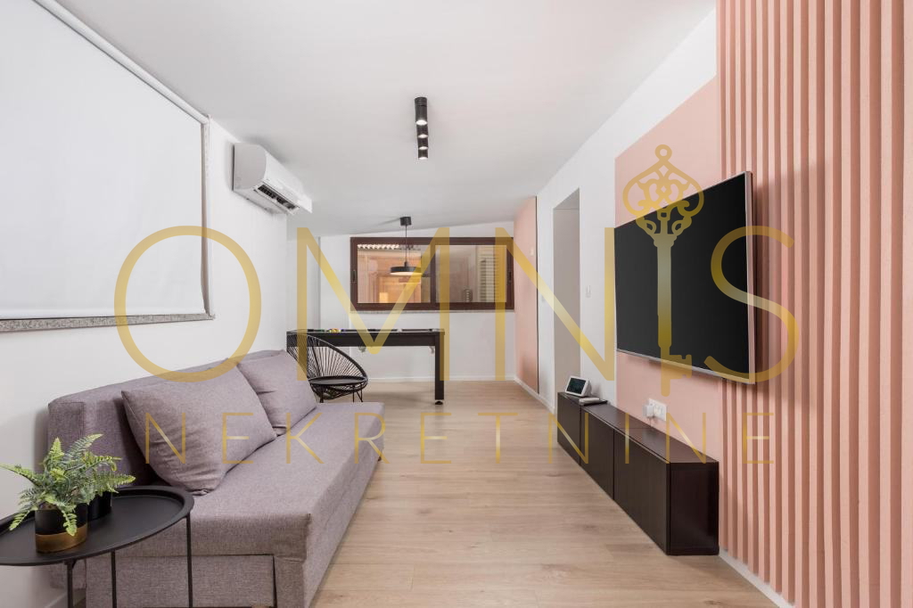 Opatija, centro, 3 camere + soggiorno, 85 m2, in vendita!