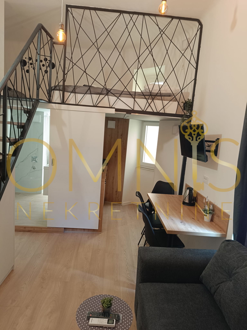 FIUME – BELVEDERE, monolocale ristrutturato con soppalco e balcone