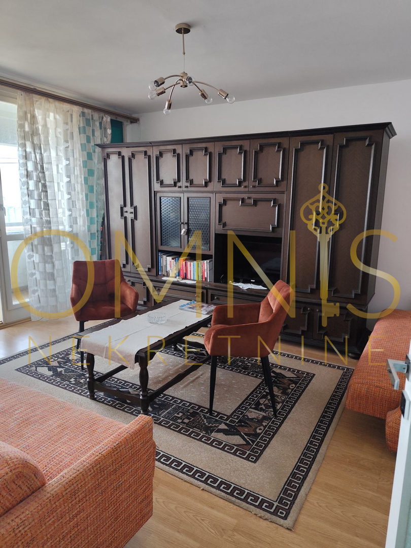 RIJEKA – BELVEDERE, monolocale con terrazzo, 58 m², vista panoramica, loggia