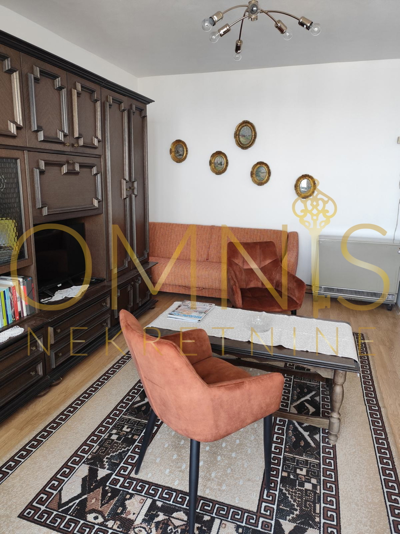 RIJEKA – BELVEDERE, monolocale con terrazzo, 58 m², vista panoramica, loggia