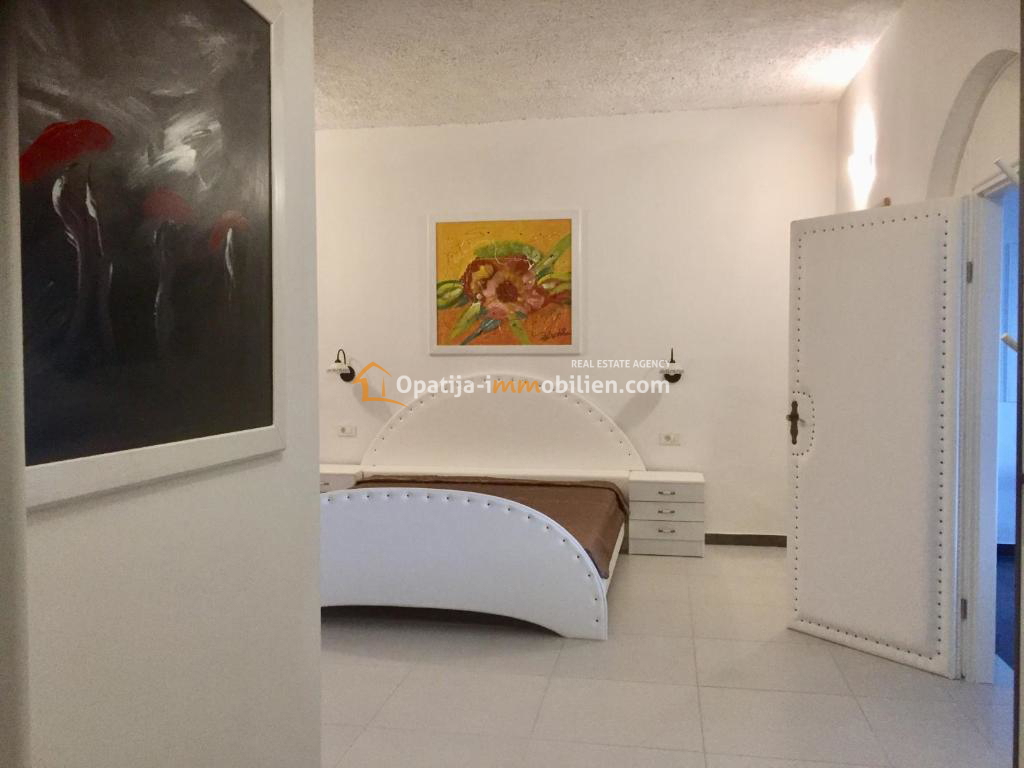 OPATIJA-VILLA CON PISCINA E VISTA MARE