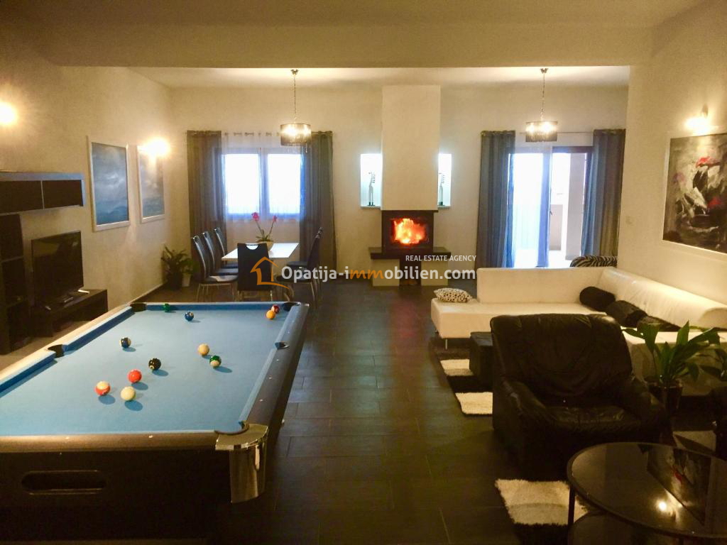 OPATIJA-VILLA CON PISCINA E VISTA MARE