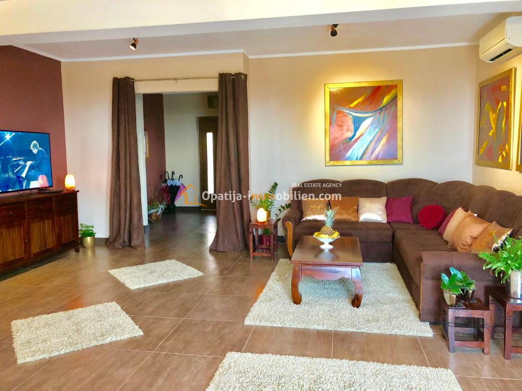 OPATIJA-VILLA CON PISCINA E VISTA MARE