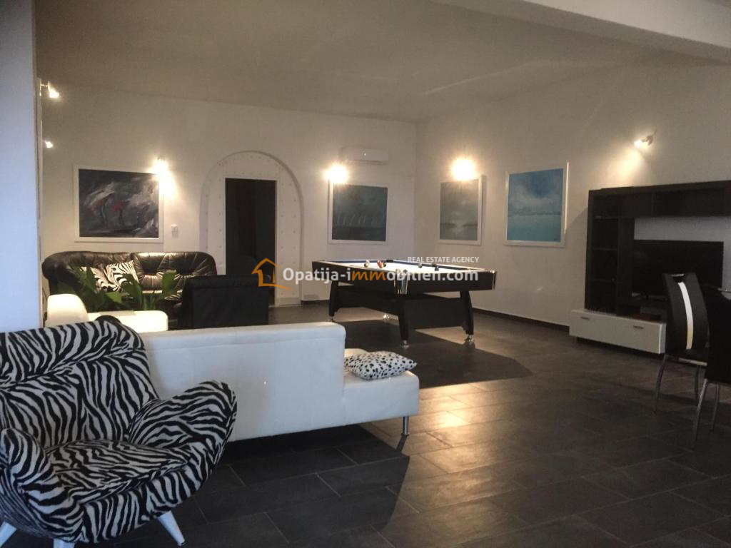OPATIJA-VILLA CON PISCINA E VISTA MARE