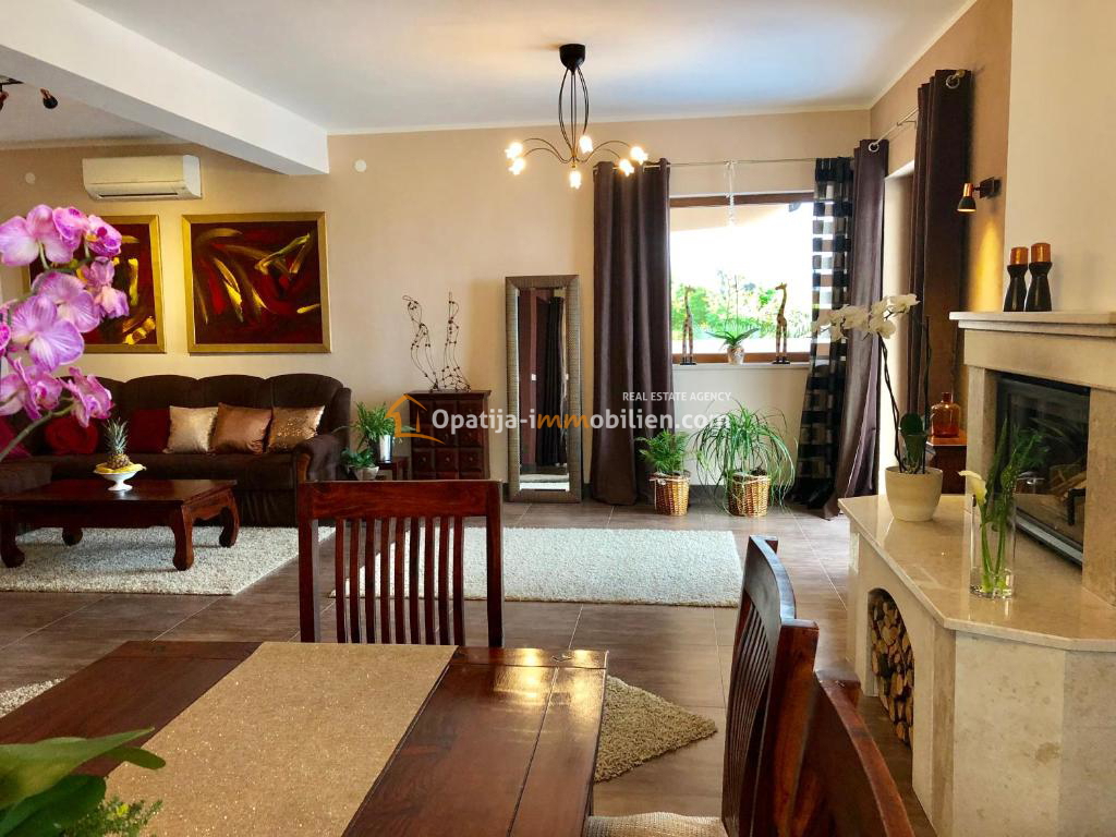OPATIJA-VILLA CON PISCINA E VISTA MARE