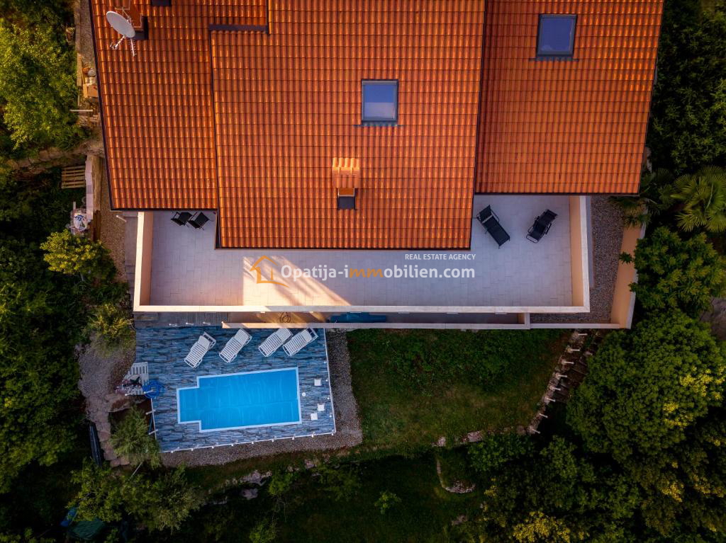 OPATIJA-VILLA CON PISCINA E VISTA MARE