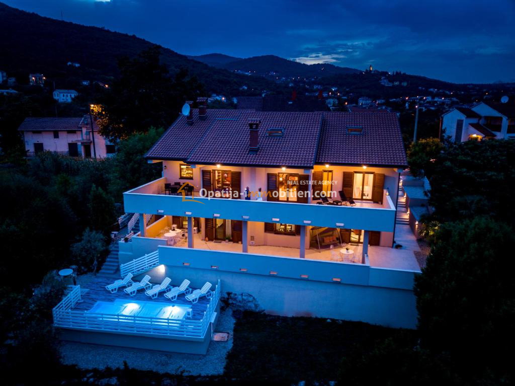 OPATIJA-VILLA CON PISCINA E VISTA MARE