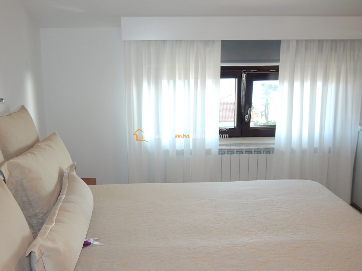 LOVRAN-APPARTAMENTO SU DUE PIANI 165 M2 CON VISTA MARE