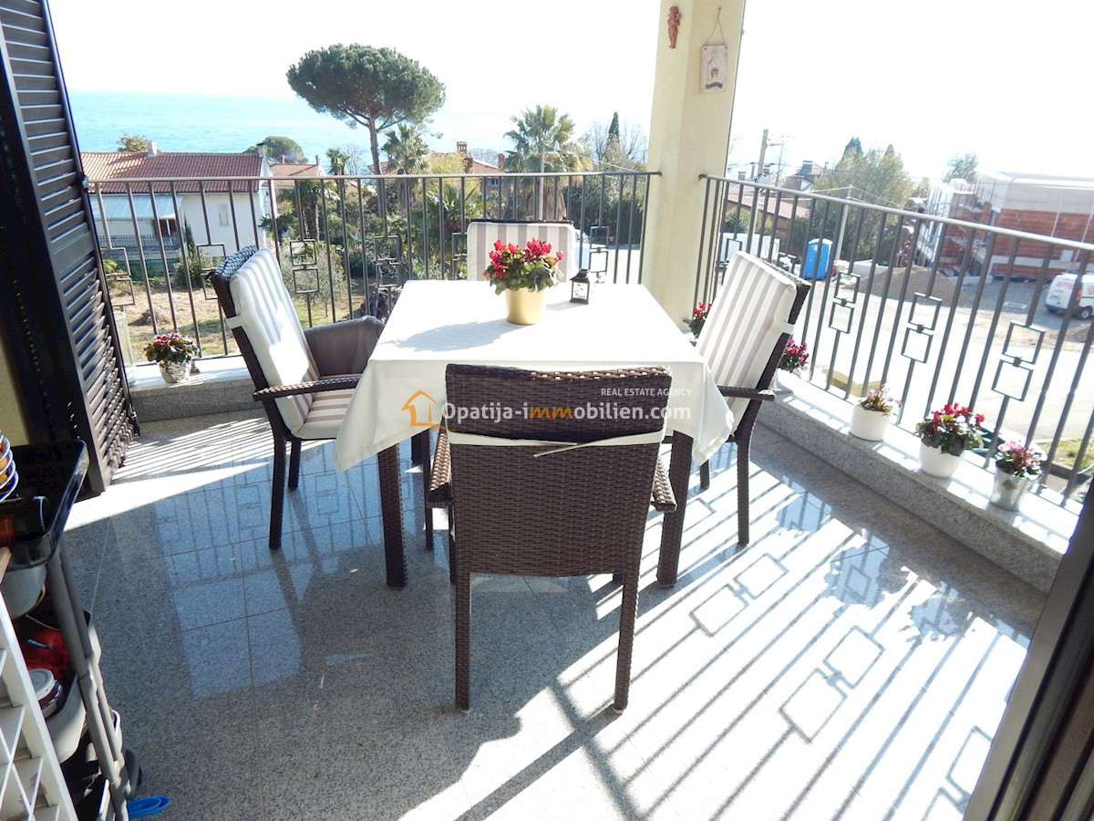 LOVRAN-APPARTAMENTO SU DUE PIANI 165 M2 CON VISTA MARE