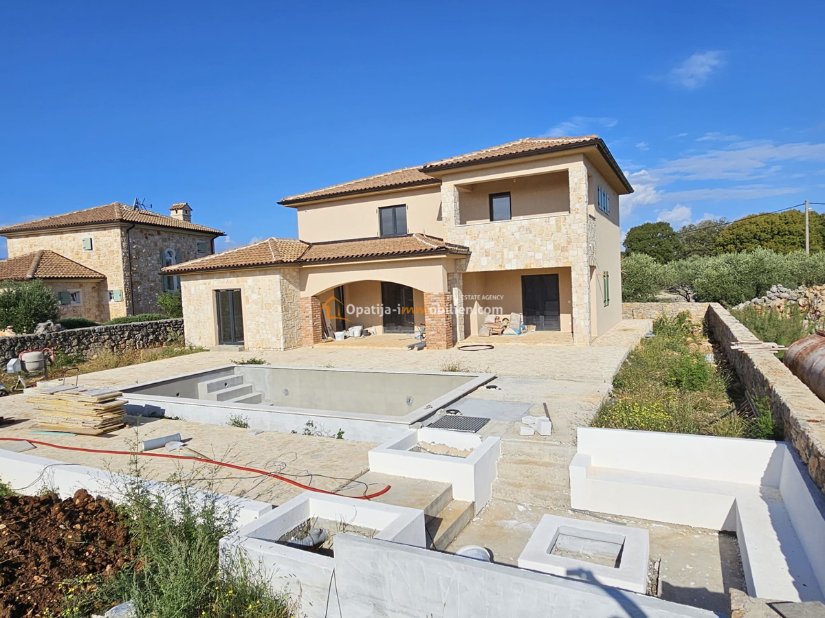 NUOVA VILLA 250 M2 CON PISCINA - ISOLA DI KRK