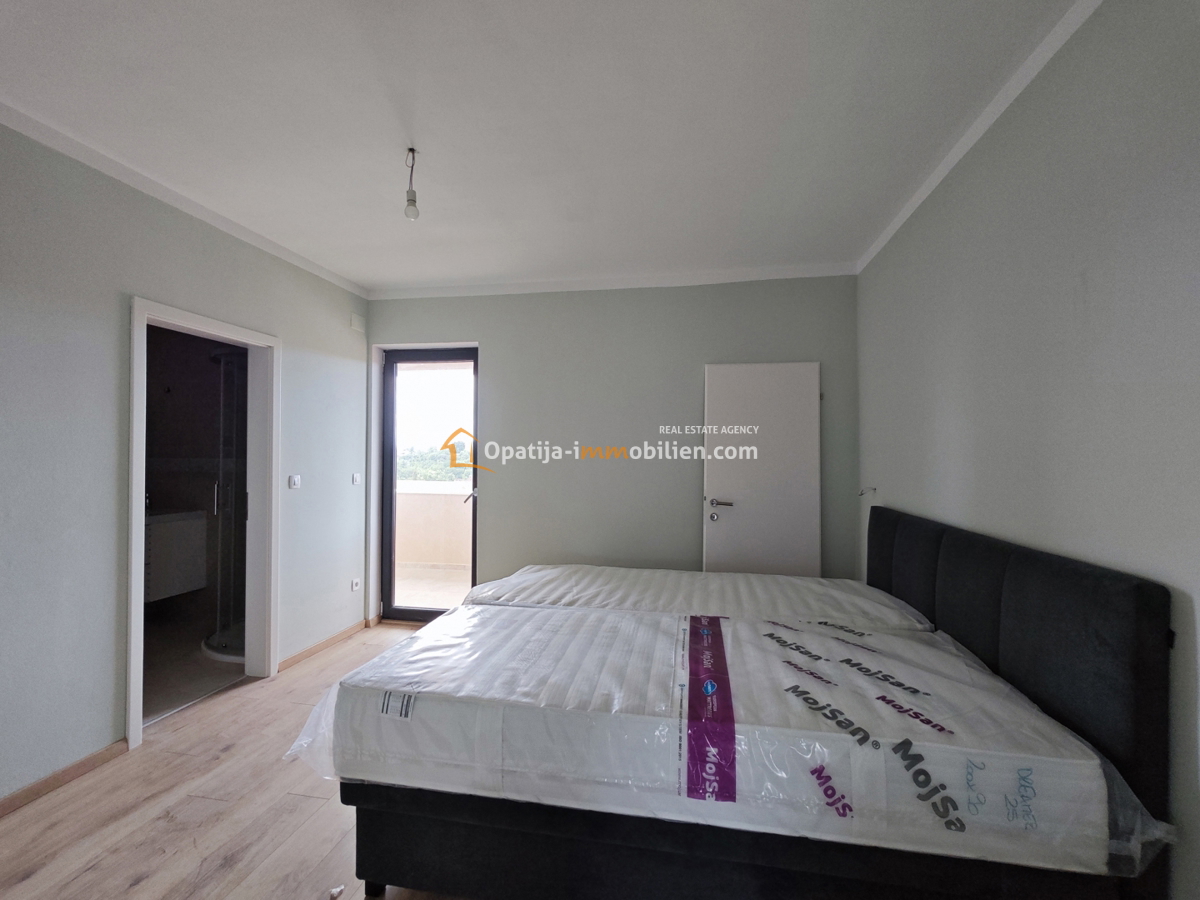 NUOVA VILLA 250 M2 CON PISCINA - ISOLA DI KRK