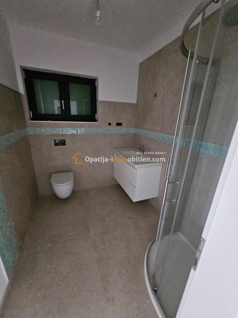 NUOVA VILLA 250 M2 CON PISCINA - ISOLA DI KRK