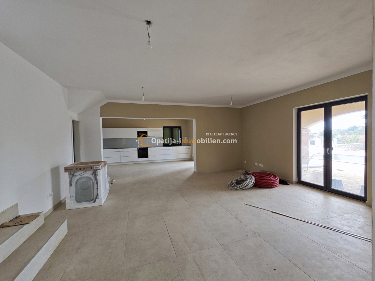 NUOVA VILLA 250 M2 CON PISCINA - ISOLA DI KRK