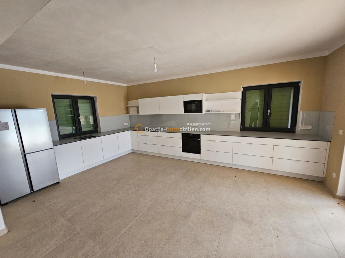 NUOVA VILLA 250 M2 CON PISCINA - ISOLA DI KRK