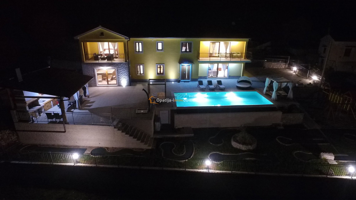 VILLA CON PISCINA CON VISTA MARE APERTA