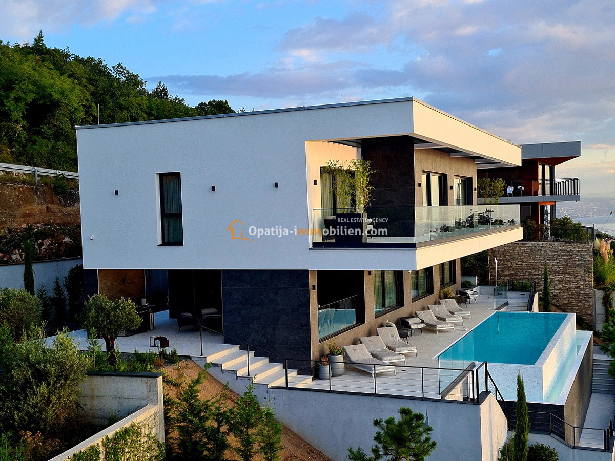 NUOVA VILLA CON PISCINA-OPATIJA RIVIERA-MOŠĆENIČKA DRAGA