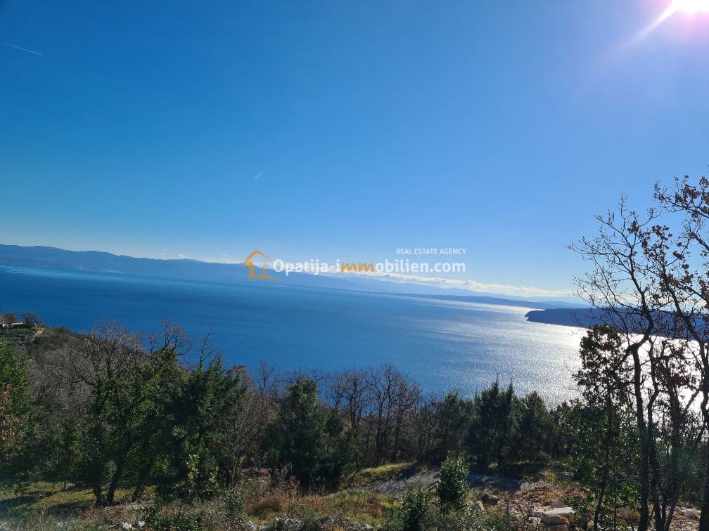 TERRENO EDIFICABILE CON SPLENDIDA VISTA MARE E PERMESSO DI COSTRUIRE